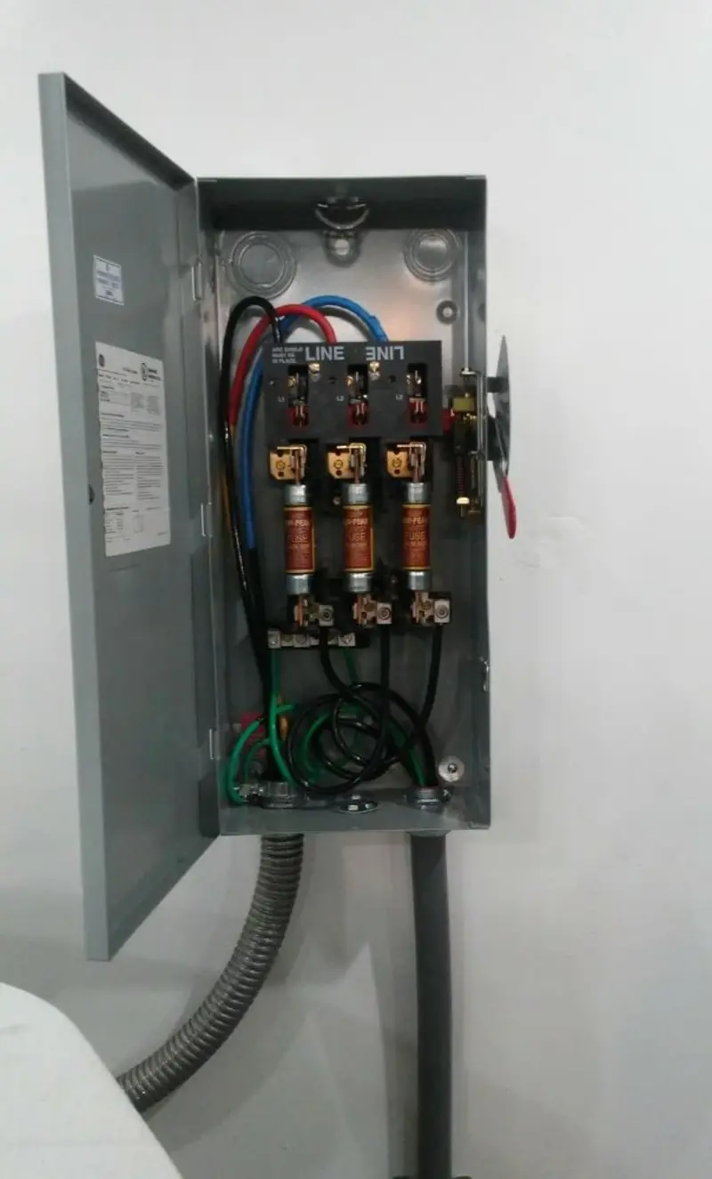 Three-phase disconnect switch installed for Smoke Detector Installation in West Memphis